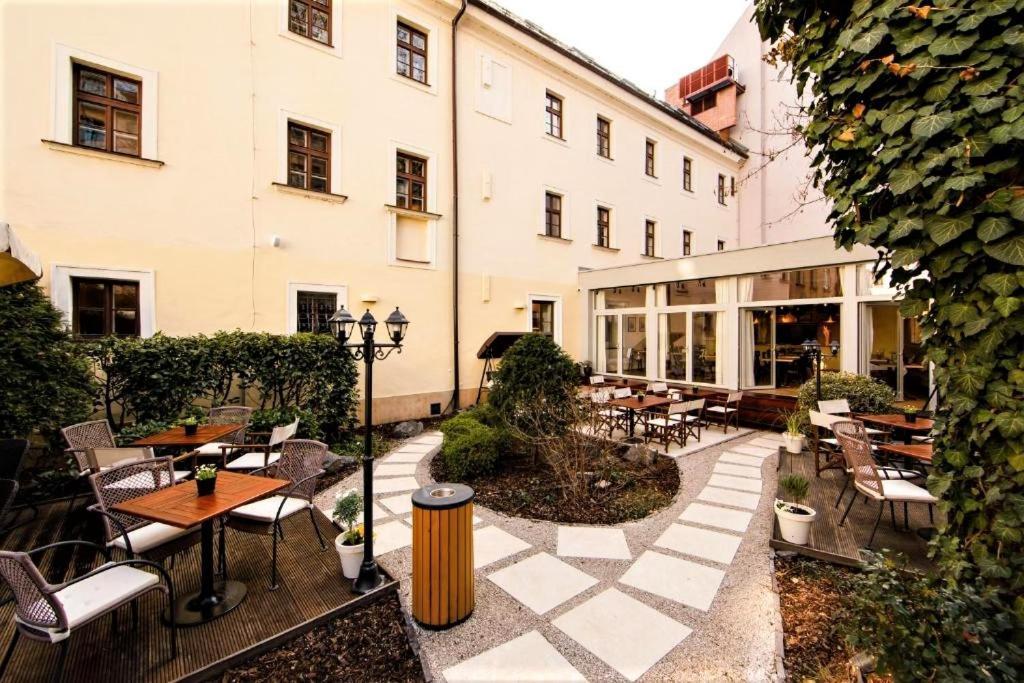 New Design & High Standard Apt From 16Th Century In Old Town-Free Parking Μπρατισλάβα Εξωτερικό φωτογραφία