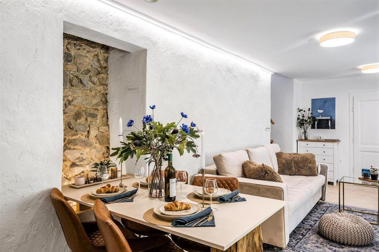 New Design & High Standard Apt From 16Th Century In Old Town-Free Parking Μπρατισλάβα Εξωτερικό φωτογραφία