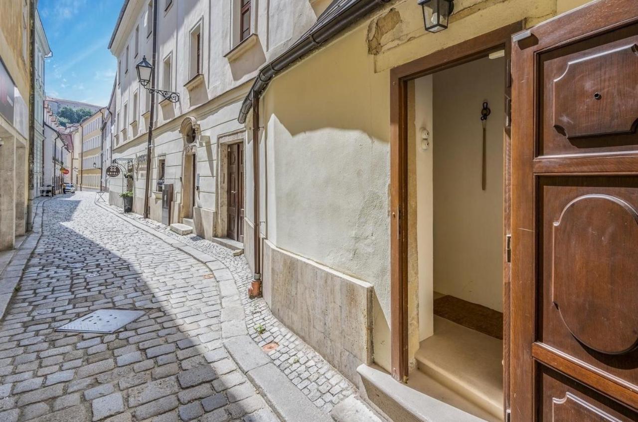 New Design & High Standard Apt From 16Th Century In Old Town-Free Parking Μπρατισλάβα Εξωτερικό φωτογραφία
